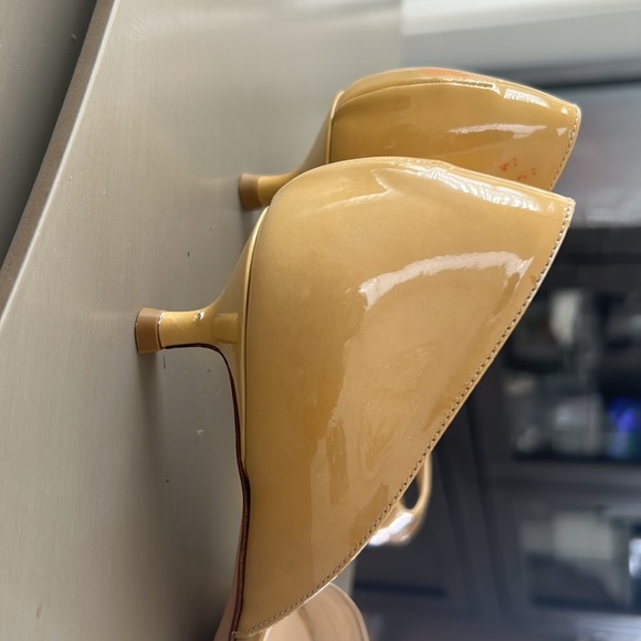Jimmy Choo peakaboo gold patient pumps. Kitten heal. - Picture 9 of 9